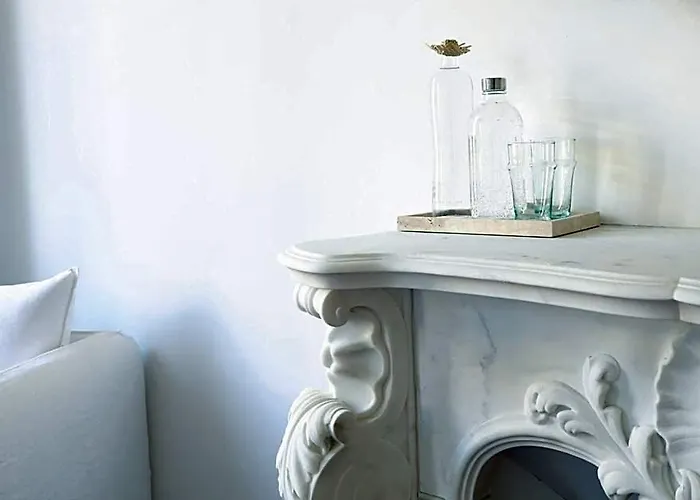 La Batisse En Blanc