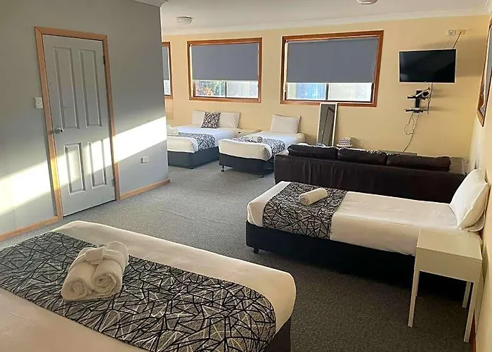 Coastal Bay Motel