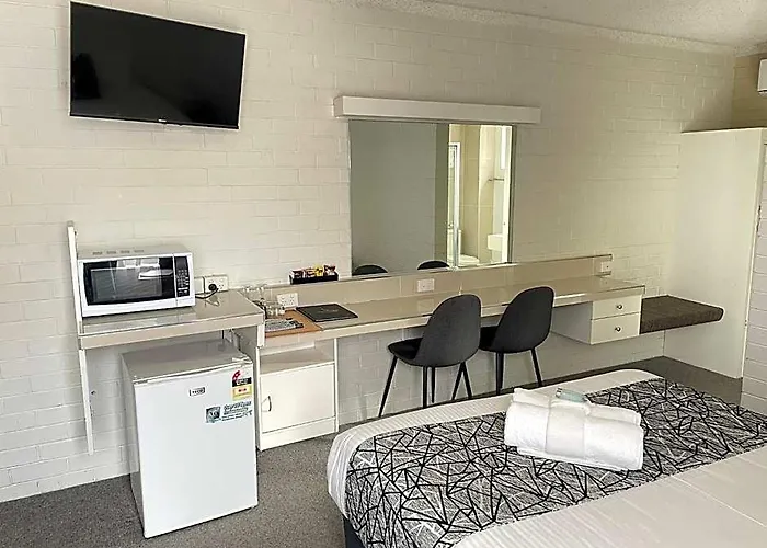 Coastal Bay Motel