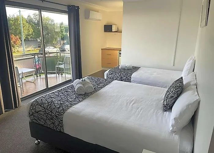 Coastal Bay Motel