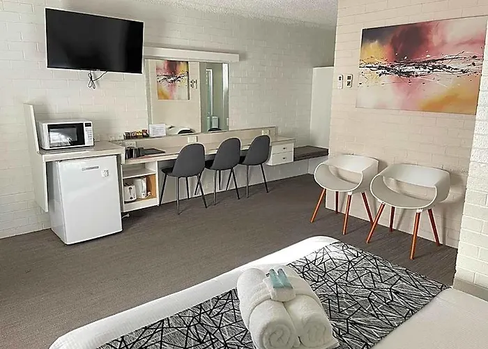 Coastal Bay Motel