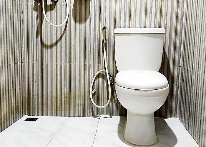 Hotel Salma Syariah Mitra Reddoorz Near Terminal Baru Kediri