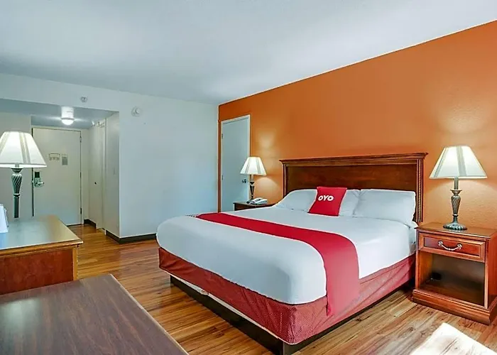 Oyo Hotel Mona Lake Muskegon