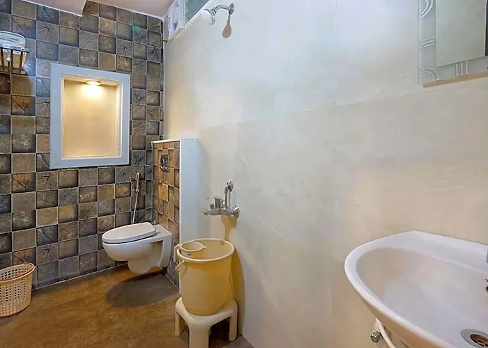 Mannars Deluxe Lodge