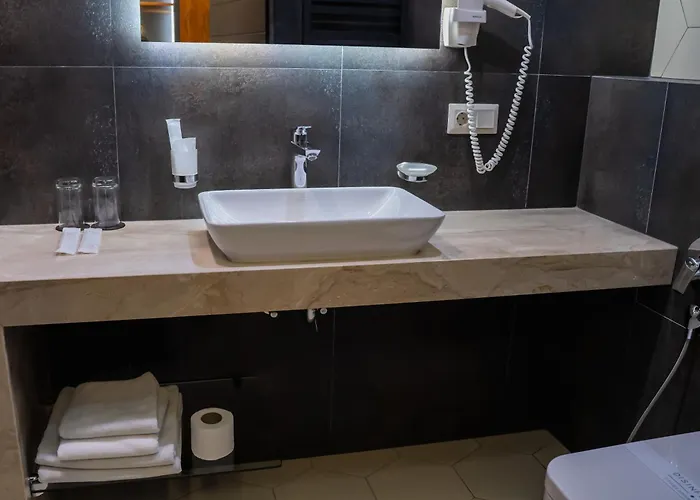 Mojo Hall Hotel
