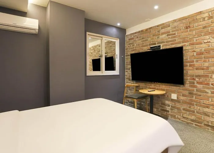Hotel H2