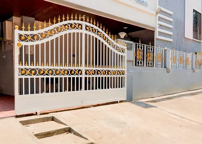 Super Collection O Sri Balaji Luxury Rooms