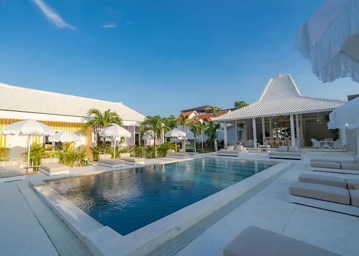 Ria Uluwatu, Tropical Chic Hotel
