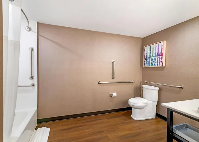 Cambria Hotel & Suites Plymouth