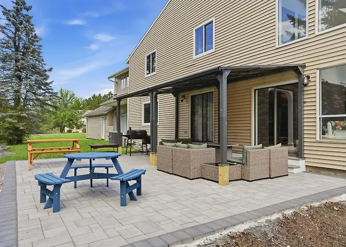 Summit Sanctuary With Ev Ready Mountain Views