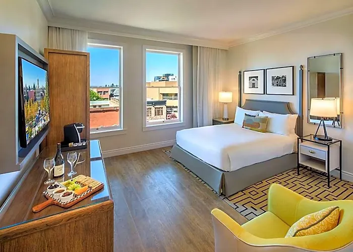 Hotel E
