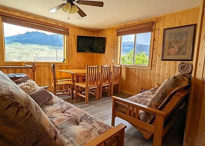 Yellowstone'S Treasure Cabins