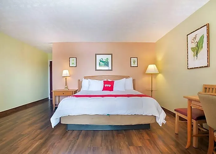 Oyo Waterfront Hotel- Cape Coral Fort Myers, Fl