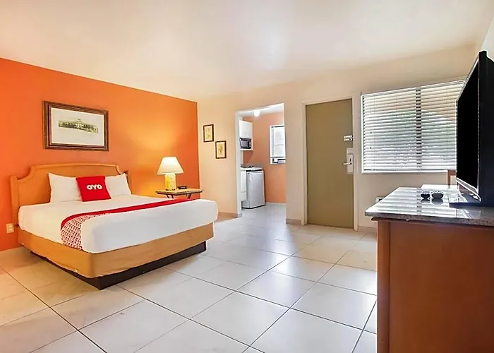 Oyo Waterfront Hotel- Cape Coral Fort Myers, Fl