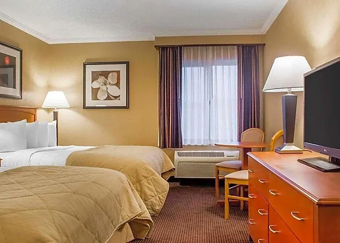 Clarion Hotel & Suites Riverfront