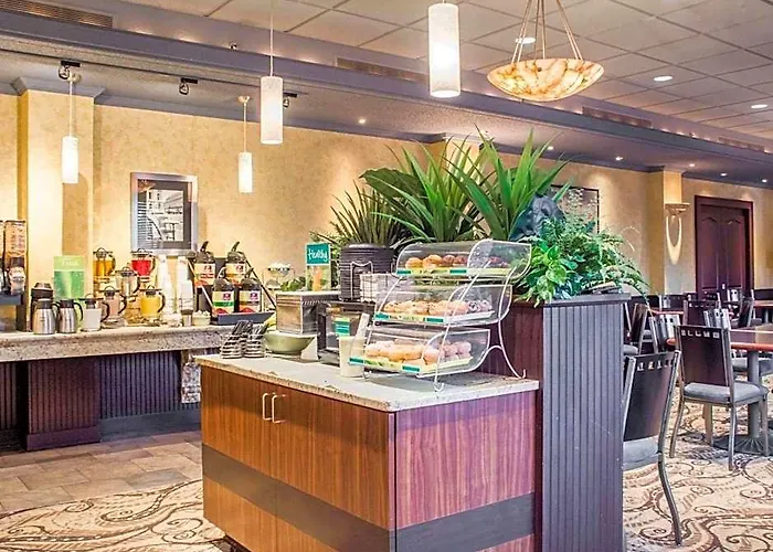 Clarion Hotel & Suites Riverfront