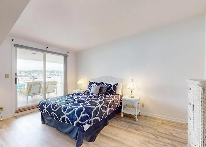 Oceanfront, Dog-Friendly Condo With Boothbay Harbor Views & Prime Location