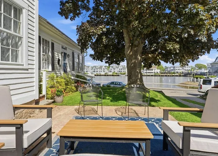 The School House Cottage, Historic 1Br Mystic River Stay Near Seaport