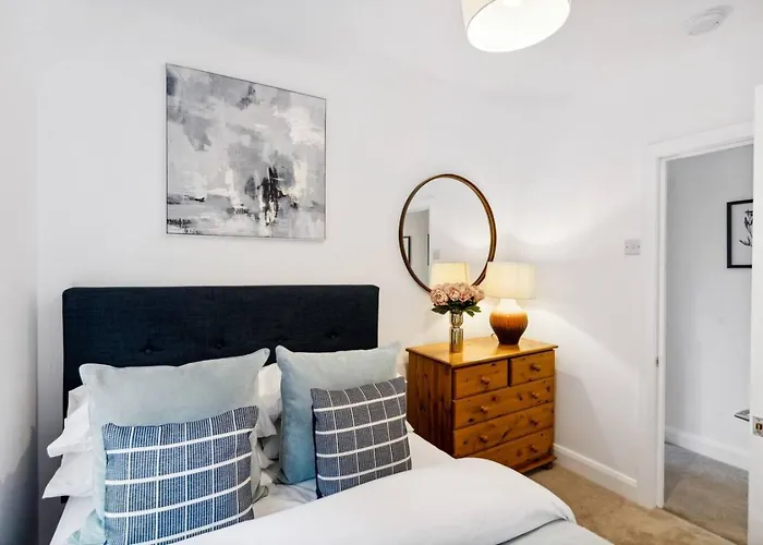 The Guildford Manor - Free Parking - 6 Beds