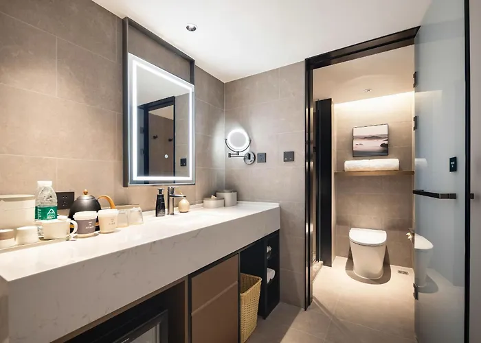 Atour Hotel Dalian Donggang Business District Harbor Plaza
