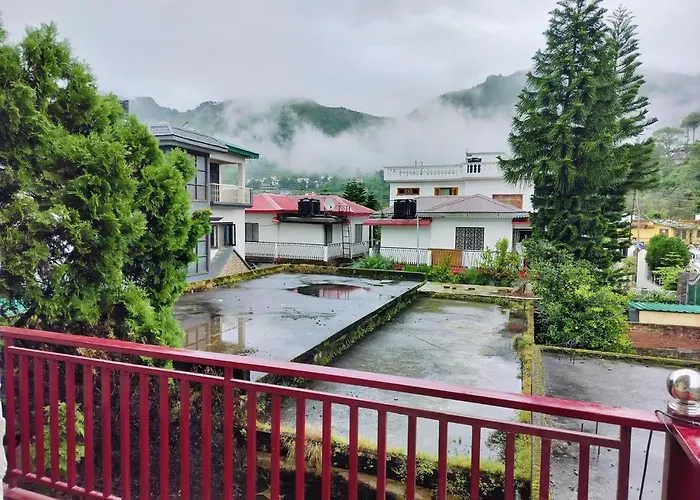 Lotus Lake View Inn