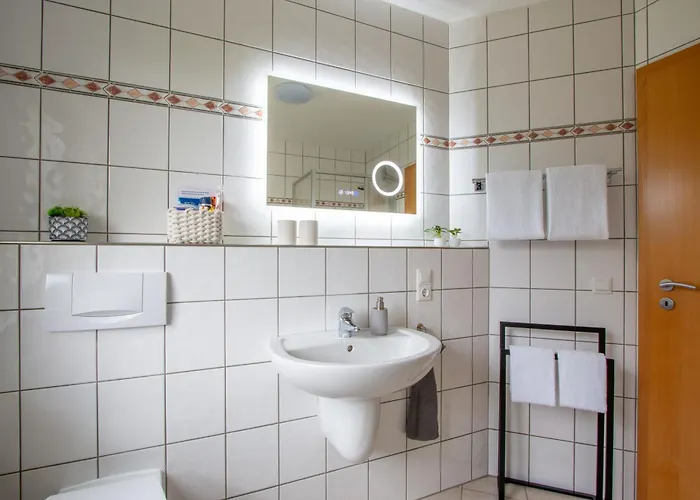 Ferienwohnung Möhnesee - zentral, stilvoll und ruhig mit Balkon und Boxspringbetten