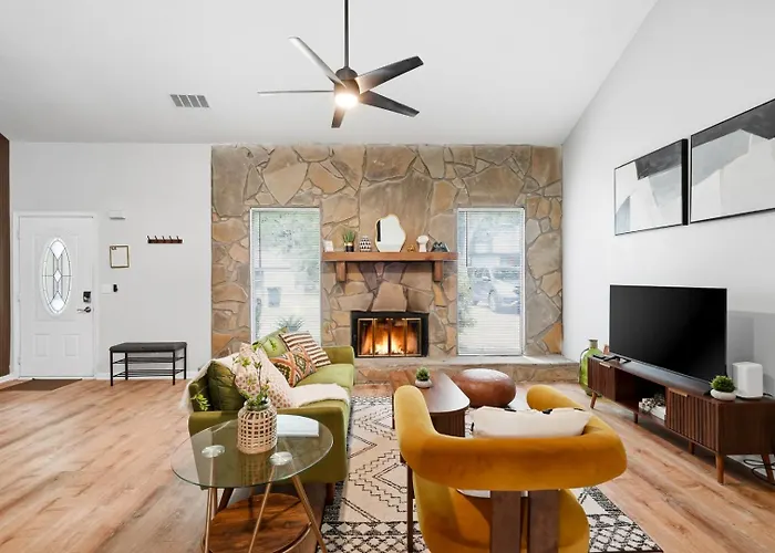 Heritage Haus - Stylish 2Br W Deck Near Marietta Square, Dogs Ok