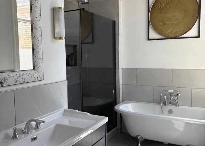 Sea View Villa Holiday And Corporate Let Accommodation