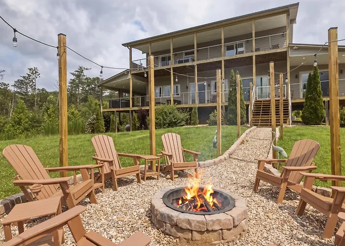 Peaceful Horizons With Views, 2 Hot Tubs, Seclusion, Games!