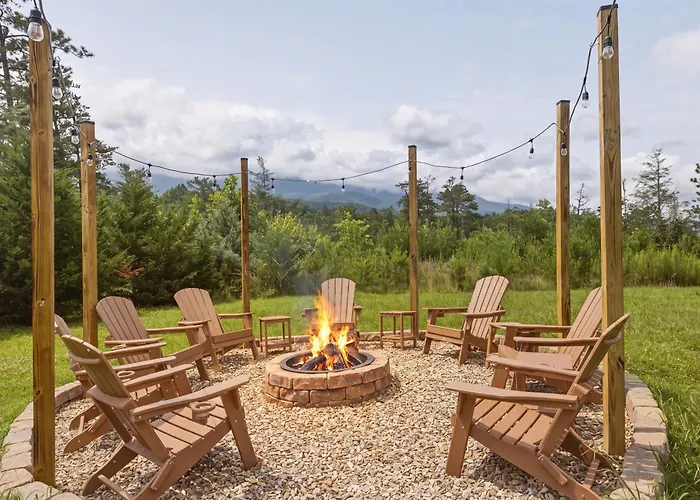 Peaceful Horizons With Views, 2 Hot Tubs, Seclusion, Games!