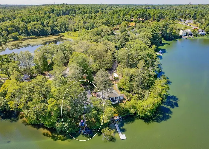 Family Lakefront Adventure House 3Br Wfirepit & Scenic