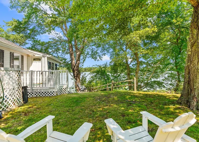 Family Lakefront Adventure House 3Br Wfirepit & Scenic