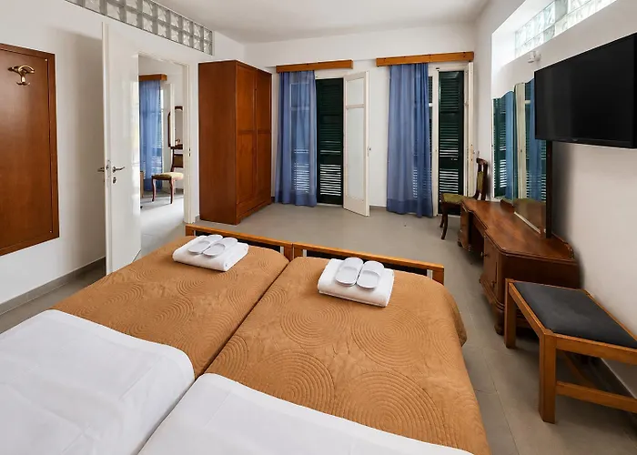 Agnes Beach Hotel Apartments