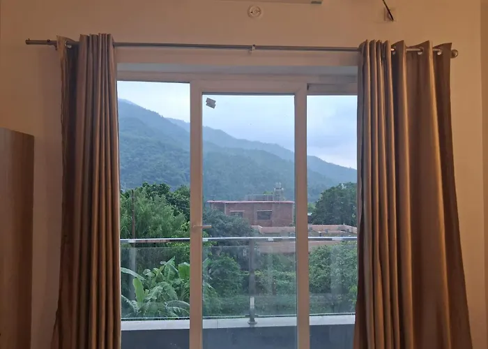 Mountain View Retreat In Yog Tapovan