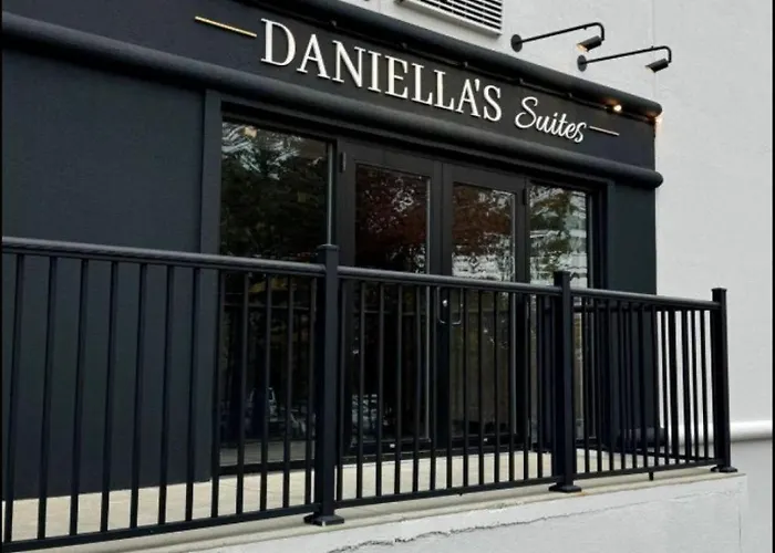 Daniella'S Suites