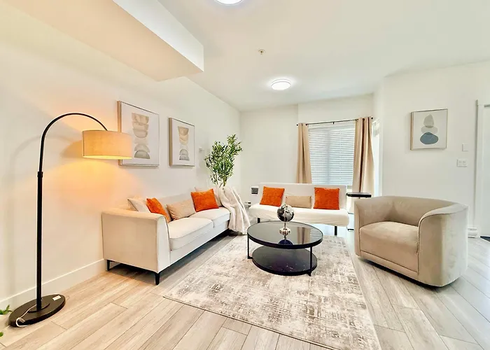 Downtown Townhouse Free Parking Near Skytrain