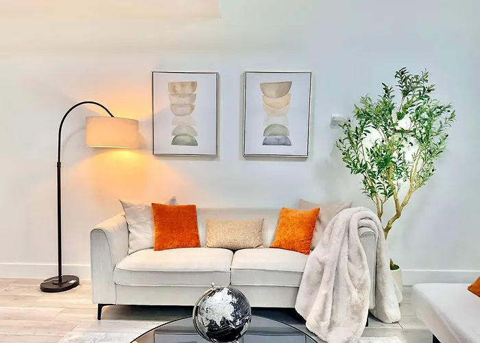Downtown Townhouse Free Parking Near Skytrain
