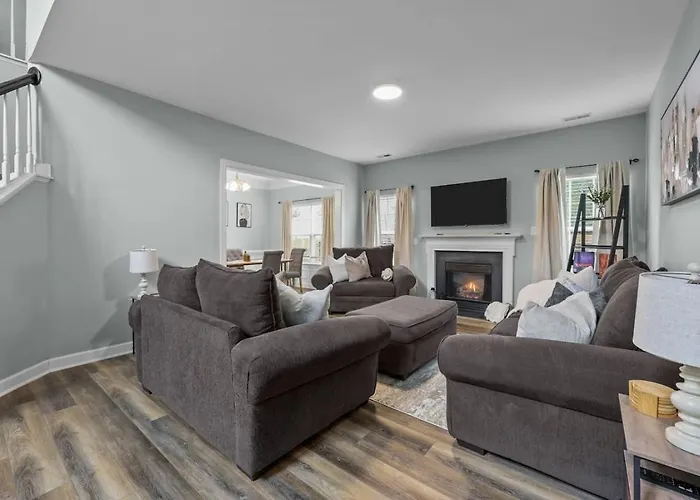 Luxury 5Br, 2 Master Suites, Sleeps 12, Game Room, Gym & Firepit