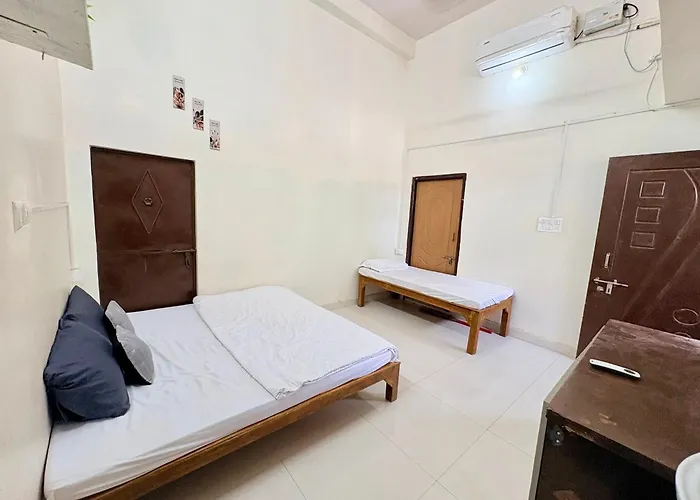 Hotel 5 Star Yatri Vishram Dormitory And Rooms
