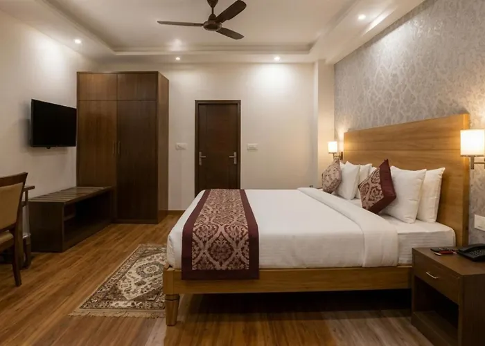 Hotel Golden Stay 2 Mints Walking From Rajendra Nagar Metro Station