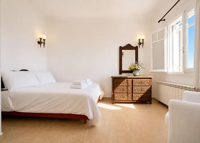 Yakinthos Suites