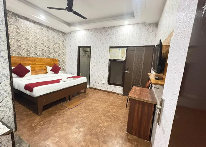Hotel Golden Stay 2 Mints Walking From Rajendra Nagar Metro Station