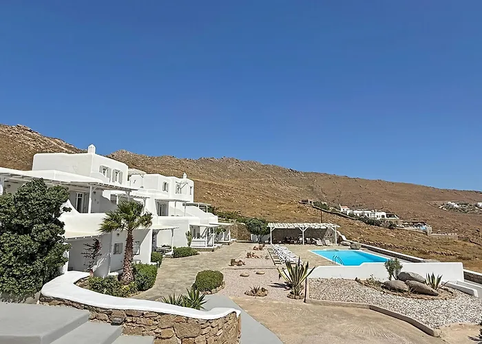 Yakinthos Suites