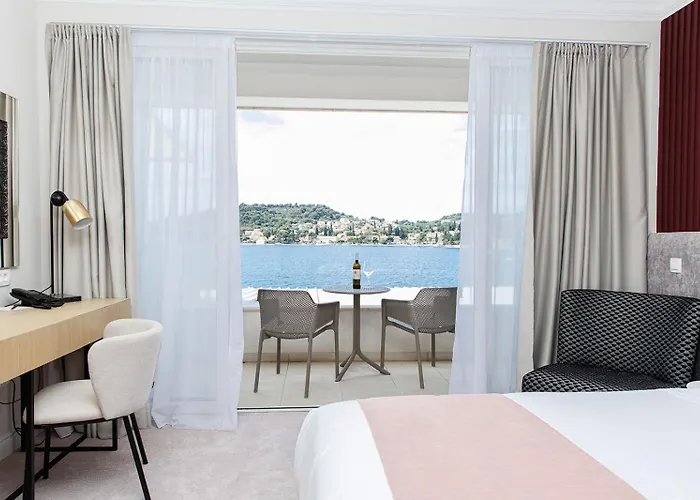 Hotel M