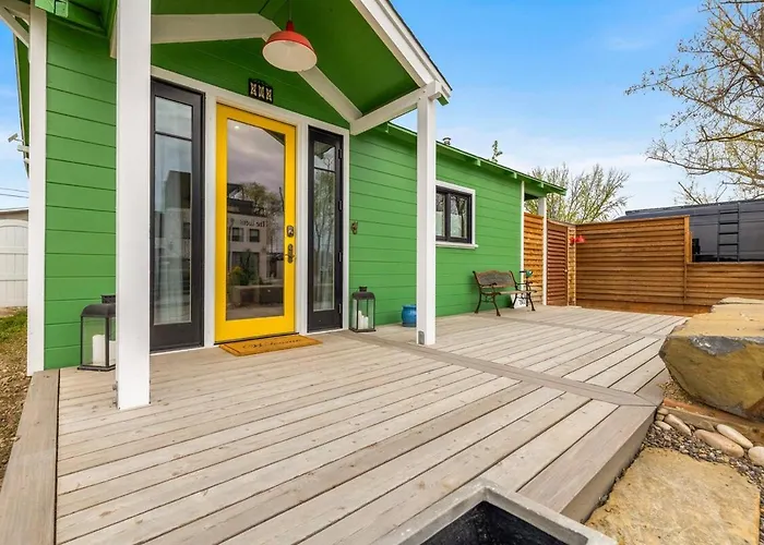 Hummingbird House Private Yard, Great Location