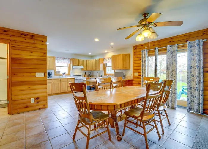 Fire Pit & Grill! Spacious Port Huron Home By Dtwn