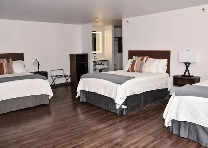 Eagle Peak Lodge & Cabins