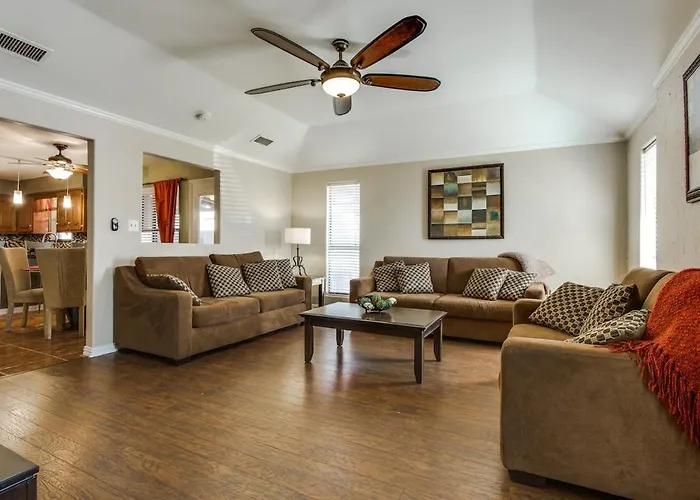 Updated House Near Frisco, Plano, Dallas, Colony