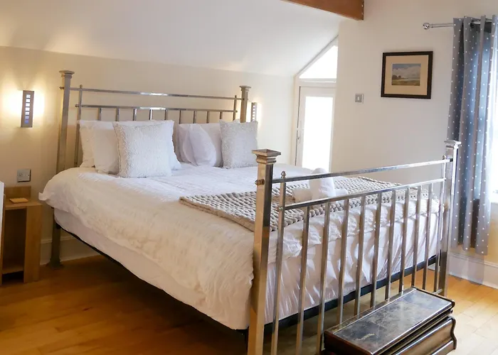 Luxury 3 Bed Apartment, Gated Parking, City Centre