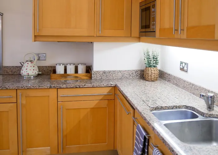 Luxury 3 Bed Apartment, Gated Parking, City Centre
